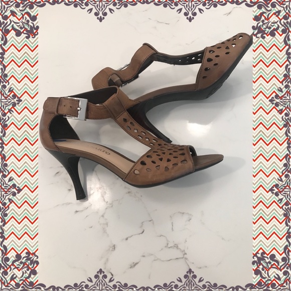 SOLD!! FRANCO SARTO HEELED SANDALS 💕💕💕 - Picture 3 of 8